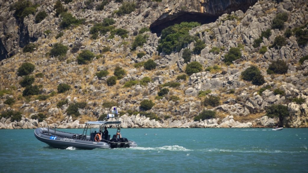 Σύγκρουση δύο σκαφών στο Πόρτο Χέλι χωρίς τραυματισμούς
