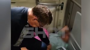 Ρωσία: Ο υπουργός Υγείας έσωσε επιβάτη εν πτήσει – Δείτε το βίντεο