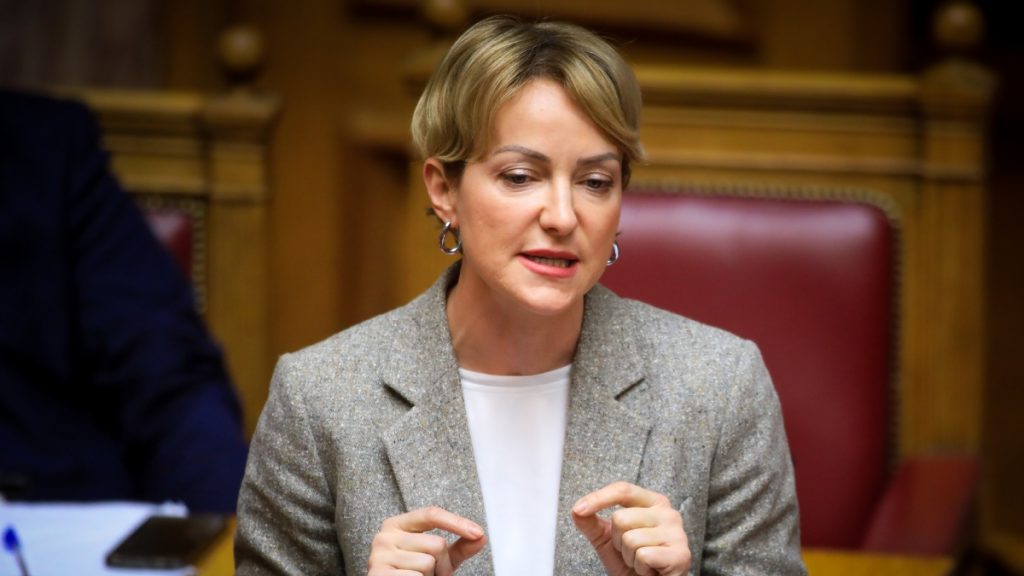 Αλεξάνδρα Σδούκου: “Το ΠΑΣΟΚ αντέγραψε τον ΣΥΡΙΖΑ στα ΣΥΡΙΖΟοικονομικά του αφηγήματα, εγκαινιάζοντας τα ΠΑΣΟΚΟοικονομικά”