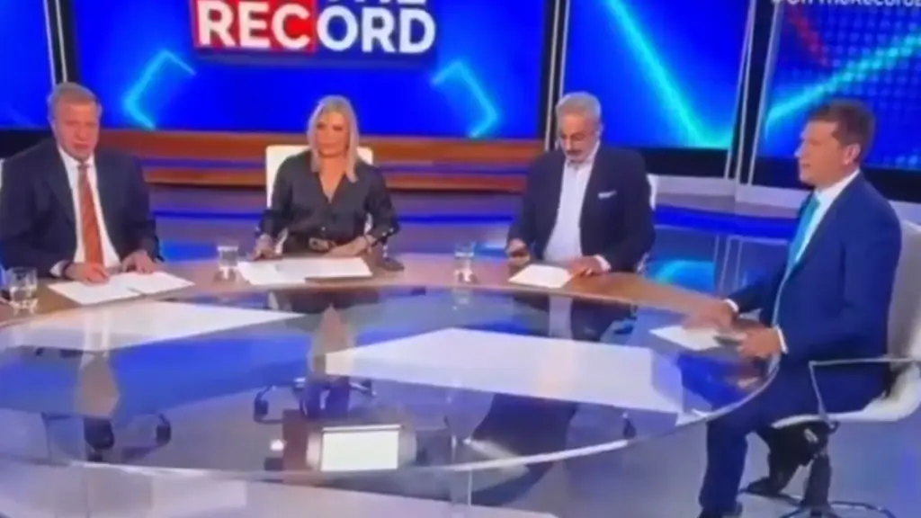 Σεισμός στην Εύβοια: Τα 5,2 Ρίχτερ “έπιασαν” τους δημοσιογράφους της ΕΡΤ στον “αέρα” – Ταρακουνήθηκε όλο το στούντιο (βίντεο)