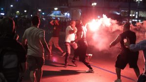 Σύνταγμα: Επεισόδια με μολότοφ και χημικά στη συγκέντρωση για τα Τέμπη (Φωτογραφίες)