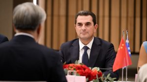 Κώστας Σκρέκας: Συναντήθηκε με αντιπροσωπεία του Κομμουνιστικού Κόμματος της Κίνας