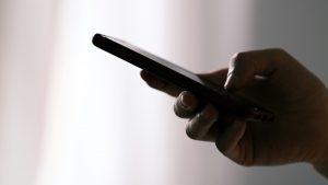 Νέο κύμα απάτης με μηνύματα από το 54122 – Ο τρόπος δράσης των επιτήδειων