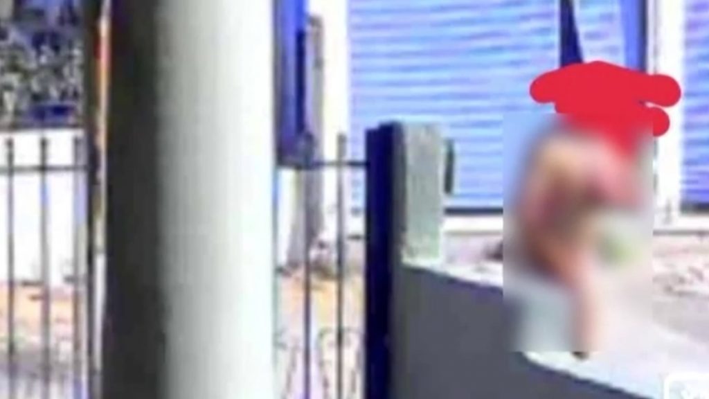 Σπάτα: Άνδρας κυκλοφορεί γυμνός στους δρόμους και παραμένει ασύλληπτος – Η καταγγελία μητέρας