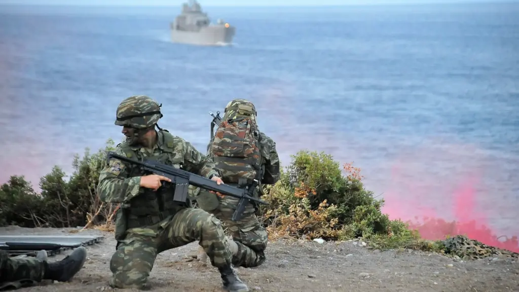 Κατατέθηκε στη Βουλή το νομοσχέδιο για τις Ένοπλες Δυνάμεις – Αλλαγές σε μισθούς, θητεία, αναβολές, εξέλιξη αξιωματικών