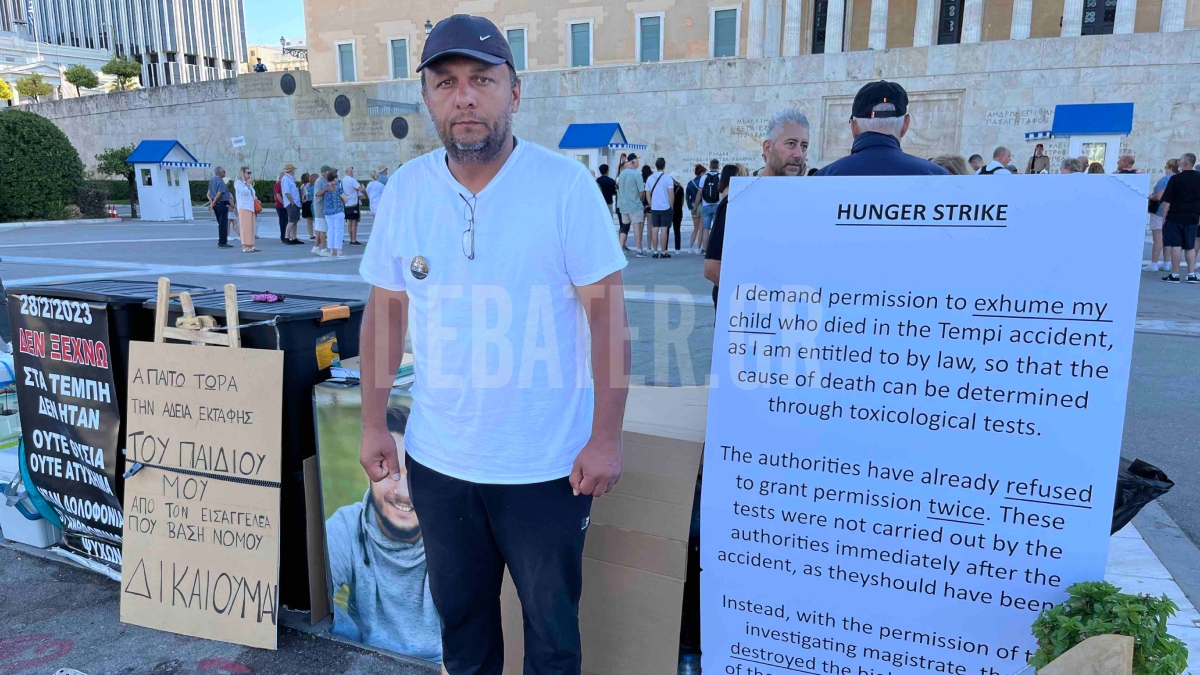 Τέμπη: 8η μέρα απεργίας πείνας στο Σύνταγμα για τον Πάνο Ρούτσι – Έκλληση μέσω του DEBATER: “Ανοίξτε τον τάφο του παιδιού μου” (φωτογραφίες)