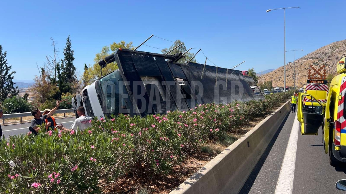 Σύγκρουση 2 φορτηγών στην Αττική Οδό, στο ύψος των Άνω Λιοσίων (βίντεο+φωτογραφίες)