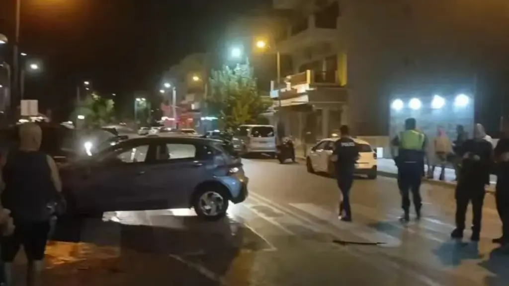 Σοβαρό τροχαίο στην Κρήτη: ΙΧ συγκρούστηκε με τουριστικό λεωφορείο και ταξί – Από θαύμα δεν υπήρξαν τραυματισμοί (Βίντεο)