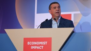 Κυβερνητικές πηγές για ομιλία Τσίπρα: «Το ποτάμι δεν γυρίζει πίσω – Η χώρα πηγαίνει μπροστά»