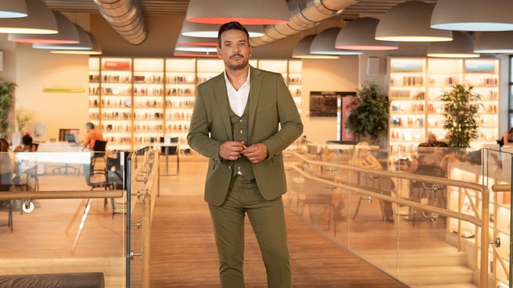 Κώστας Τσουρός – «Το ‘χουμε»: Δείτε backstage video από τη φωτογράφιση, λίγο πριν την σημερινή πρεμιέρα