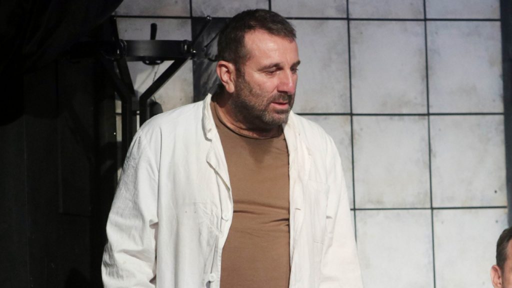 Ηλίας Βαλάσης: Η άβολη στιγμή όταν ρώτησε τον Γιώργο Λιάγκα αν λατρεύει την μητέρα του – «Την αγαπάς;»