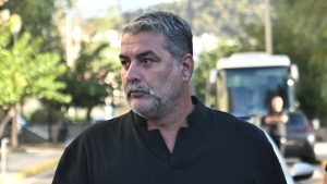 Η ΕΛΑΣ «αδειάζει» τον Μπισμπίκη: «Δεν υπήρχε κλήση στο 100 μετά το τροχαίο» (Βίντεο)