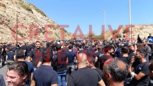 Ηράκλειο: Έκλεισαν τον ΒΟΑΚ οι αγρότες – Διαμαρτύρονται για τον ΟΠΕΚΕΠΕ (βίντεο+φωτογραφίες)