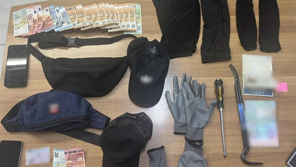Βούλα: Χειροπέδες σε δύο διαρρήκτες – Πιάστηκαν στα “πράσα” και συνελήφθησαν μετά από καταδίωξη