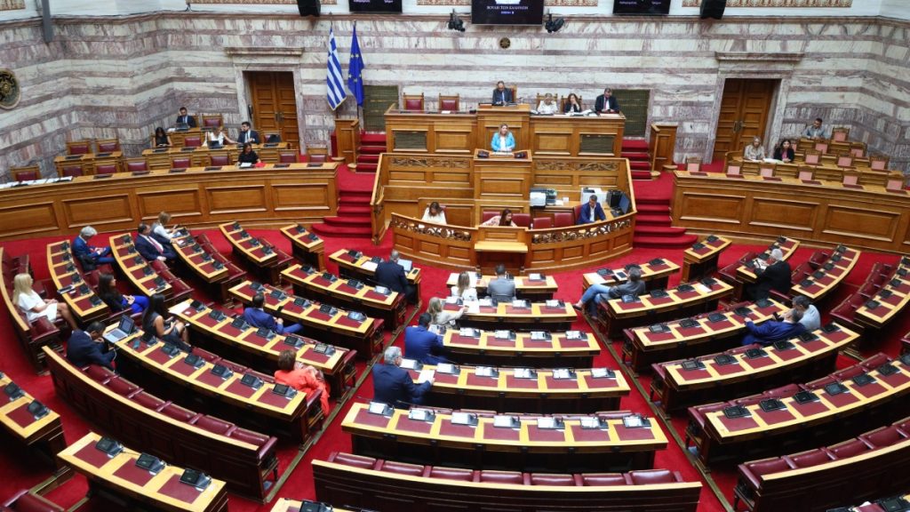 Βουλή-ολομέλεια: Η λαϊκή κατοικία, το δημογραφικό ζήτημα και οι εξαγγελίες στη ΔΕΘ, στο επίκεντρο των παρεμβάσεων