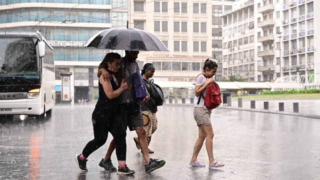 Έντονη κακοκαιρία προ των πυλών: Ποιες είναι οι 8 περιοχές που θα δεχθούν ισχυρές βροχές και καταιγίδες