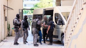Χανιά: Ελεύθεροι οι τέσσερις πρώτοι συλληφθέντες για την μαφία της Κρήτης – Συνεχίζονται οι απολογίες (βίντεο)