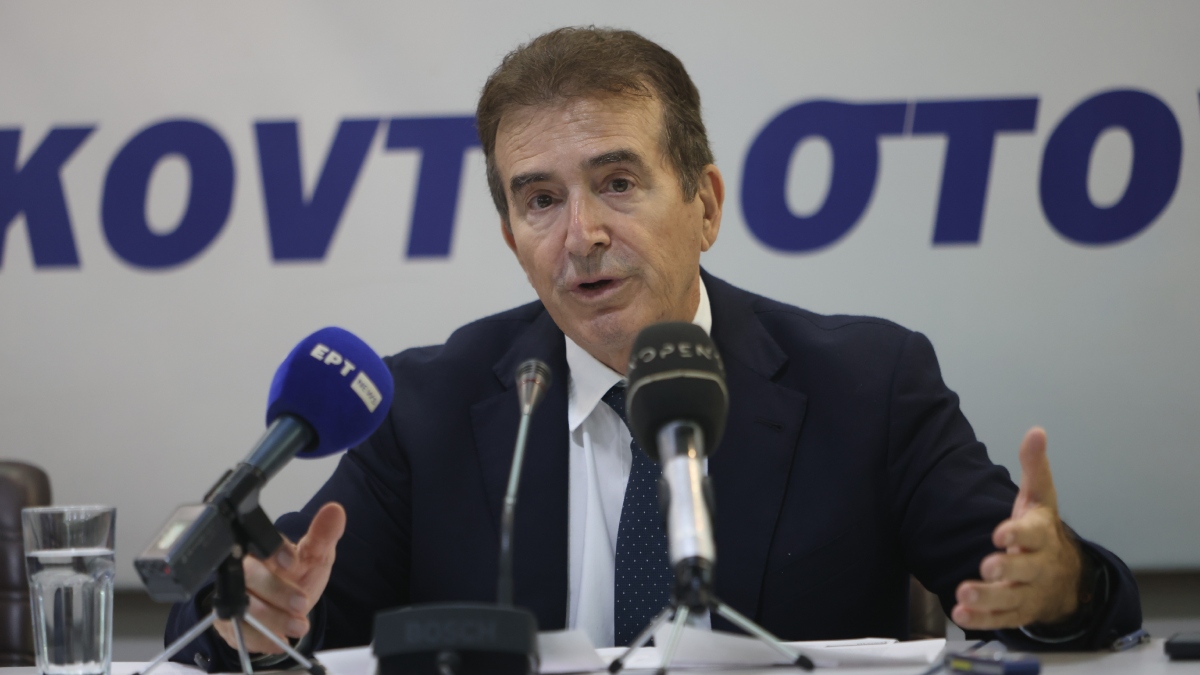 Χρυσοχοΐδης: “70 νέοι αστυφύλακες θα ενισχύσουν την αστυνόμευση στους οικισμούς της Δυτικής Αττικής”