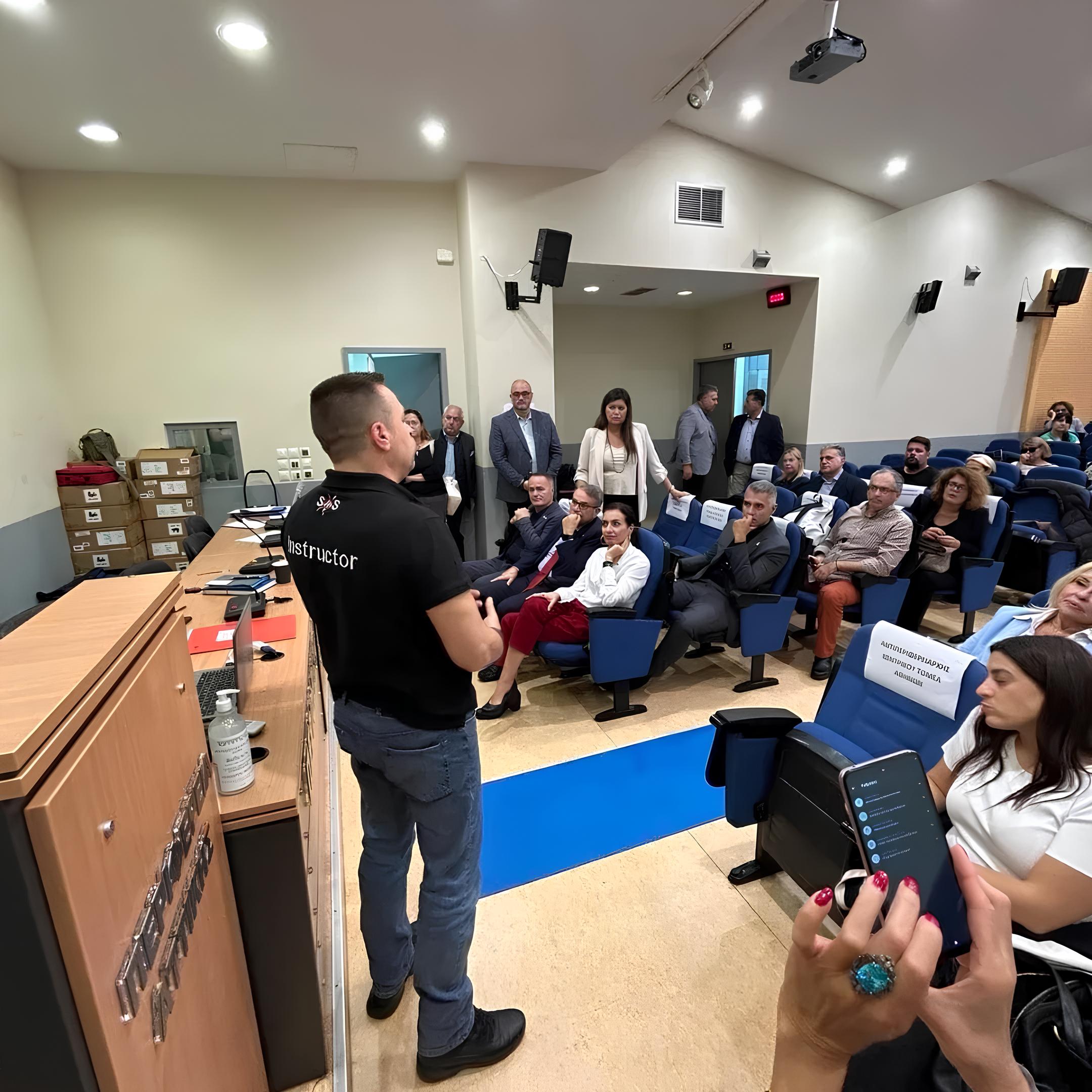 Χαρδαλιάς: “20 απινιδωτές σε κτήρια της Περιφέρειας Αττικής”