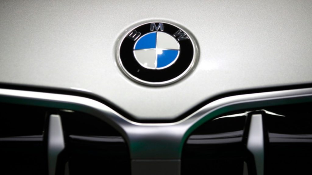 Η BMW αναθεωρεί προς τα κάτω τις εκτιμήσεις για τα κέρδη του 2025