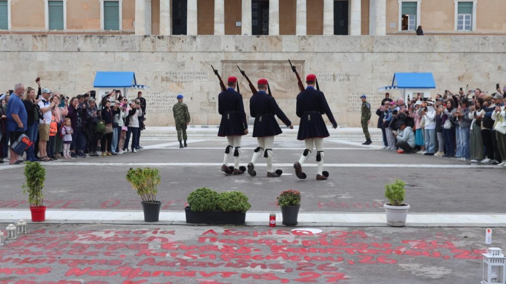 Άγνωστος Στρατιώτης: “Μάχη” στη Βουλή για την τροπολογία – Το “δίλημμα” που θα θέσει ο πρωθυπουργός για το Μνημείο