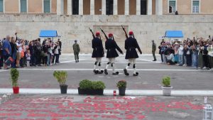 Άγνωστος Στρατιώτης: “Μάχη” στη Βουλή για την τροπολογία – Το “δίλημμα” που θα θέσει ο πρωθυπουργός για το Μνημείο