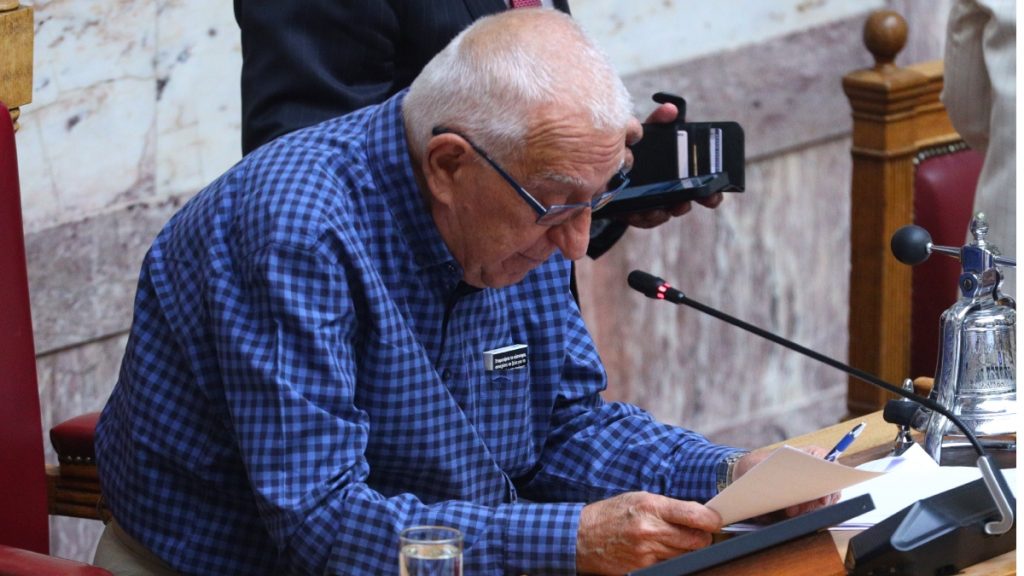 Νικήτας Κακλαμάνης για Άννα Κυριακού: “Σε μια εποχή εκκωφαντικής κενότητας, επιβλήθηκε αθόρυβα”