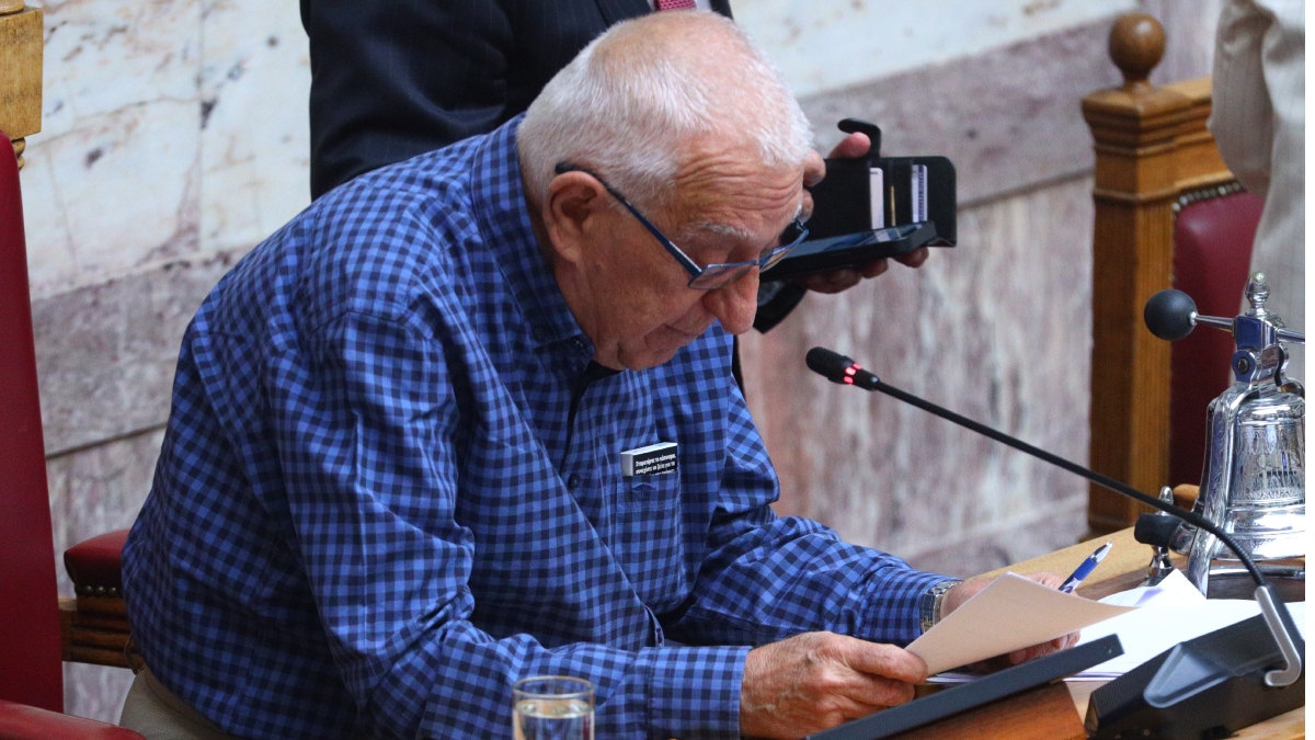 Νικήτας Κακλαμάνης για Άννα Κυριακού: “Σε μια εποχή εκκωφαντικής κενότητας, επιβλήθηκε αθόρυβα”