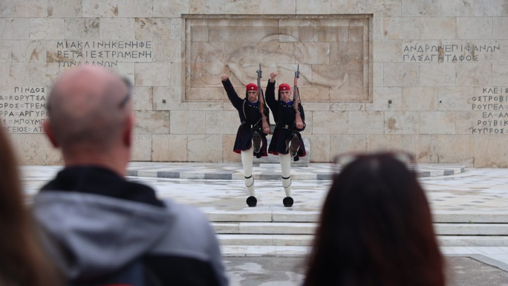Συμφωνείτε με την προστασία του Μνημείου του Αγνώστου Στρατιώτη;