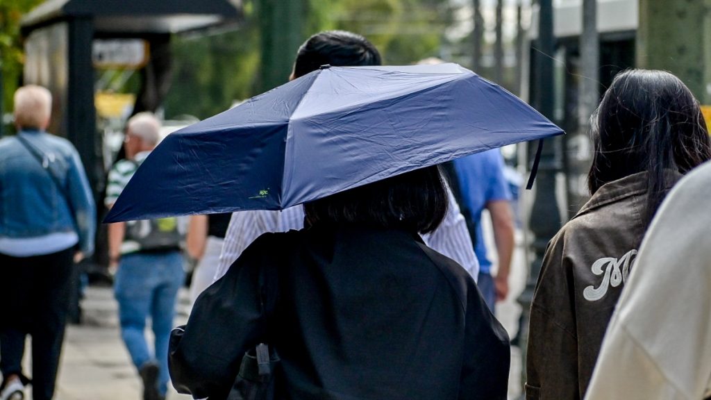 Βροχερός ο καιρός σήμερα, ποιες περιοχές επηρεάζονται – Πού θα φτάσει η θερμοκρασία