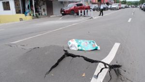 Φιλιππίνες: Τουλάχιστον 69 νεκροί από τον ισχυρό σεισμό των 6,9 βαθμών – Μεγάλες καταστροφές (βίντεο)