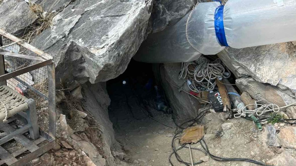 Λάρισα: Πώς έγινε η τραγωδία με τον 53χρονο στη σπηλιά – Φουντώνουν τα σενάρια για “κυνήγι” χρυσών λιρών