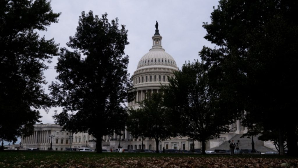 Shutdown στις ΗΠΑ: Ποιες είναι οι επιπτώσεις της δημοσιονομικής παράλυσης – 750.000 δημόσιοι υπάλληλοι χωρίς μισθό