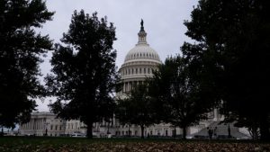 Shutdown στις ΗΠΑ: Ποιες είναι οι επιπτώσεις της δημοσιονομικής παράλυσης – 750.000 δημόσιοι υπάλληλοι χωρίς μισθό