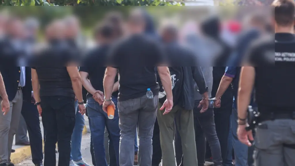 Κύκλωμα με επιστροφές ΦΠΑ: Δέκα βαρύτατες διώξεις σε βάρος των 18 συλληφθέντων
