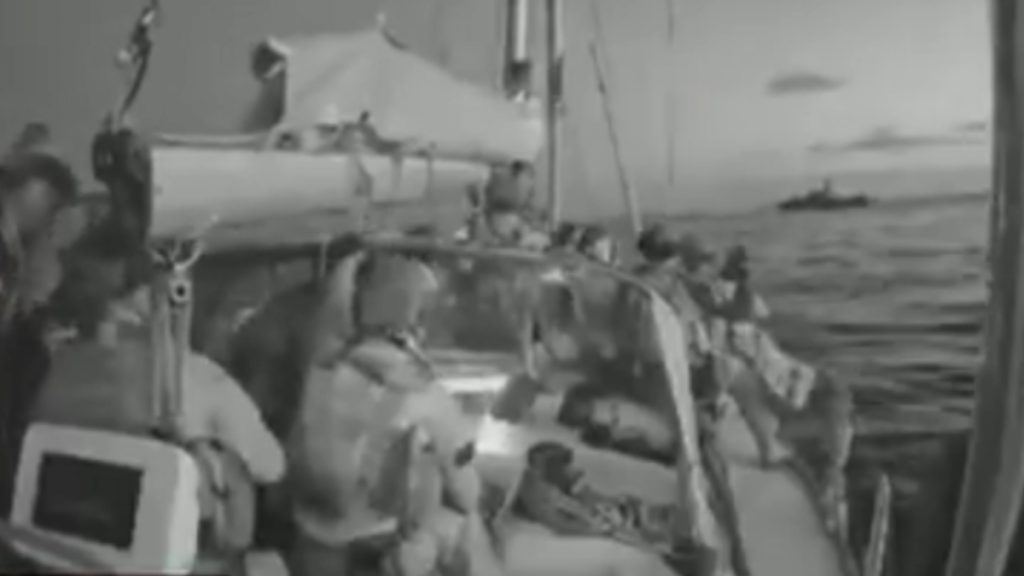 Global Sumud Flotilla: Η στιγμή του ρεσάλτο από Ισραηλινούς στο ελληνικό “Οξυγόνο” – Καταγγελία για απαγωγές (βίντεο)