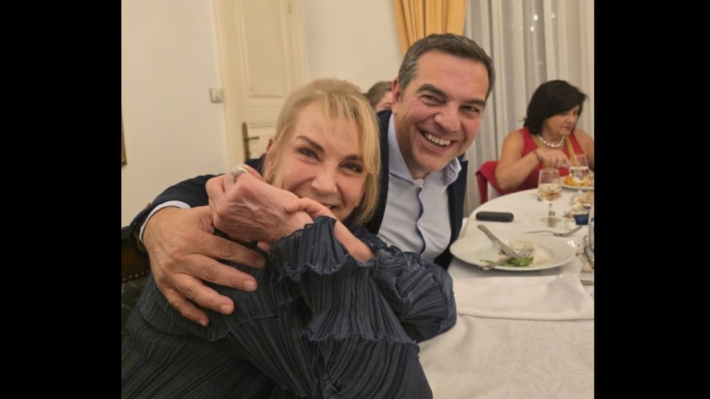 Η Πιπιλή αγκαλιά με τον Τσίπρα: “Επιτέλους, βρήκαμε κάτι να μας ενώνει”