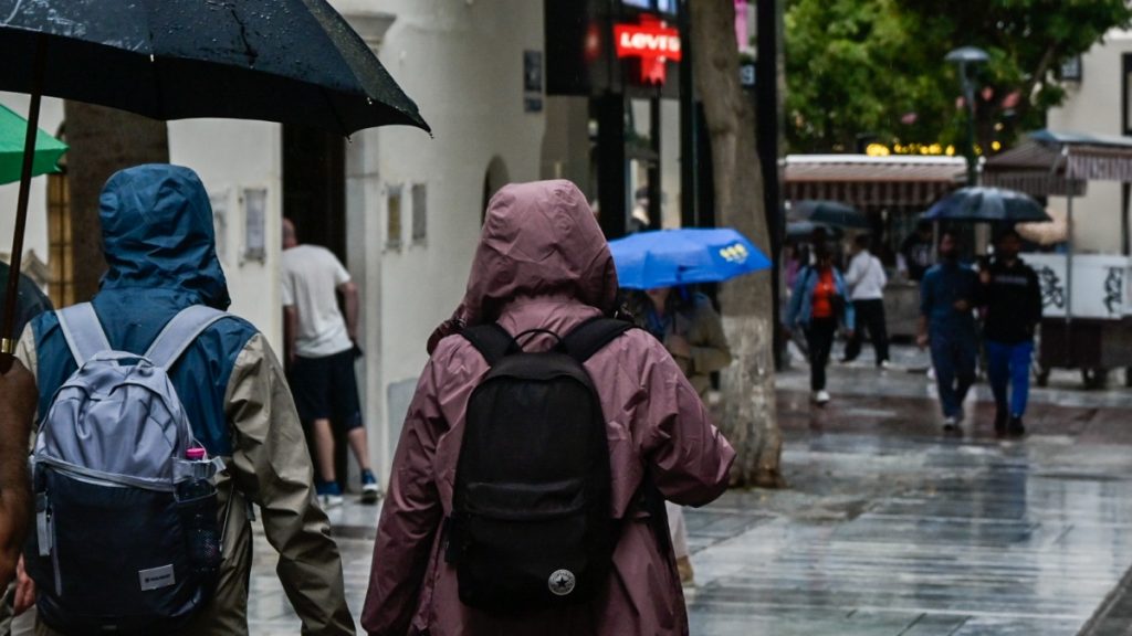 Επιμένει και σήμερα η κακοκαιρία – Πού αναμένονται ισχυρές βροχές, καταιγίδες και χαλάζι