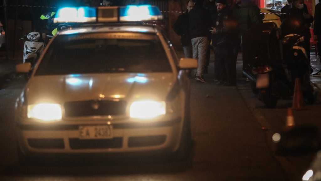 Αιματηρό περιστατικό στην Ομόνοια: Πυροβόλησαν Αφγανό στην πλατεία Αγίου Κωνσταντίνου – Αναζητούνται 2 άτομα
