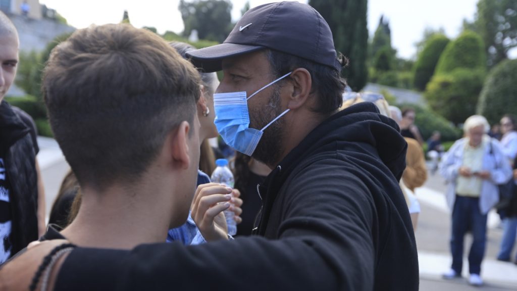 Αρνήθηκε τη νοσηλεία ο Πάνος Ρούτσι – “Καμπανάκι” από τους γιατρούς: “Αυξημένος κίνδυνος για σοβαρές επιπλοκές”