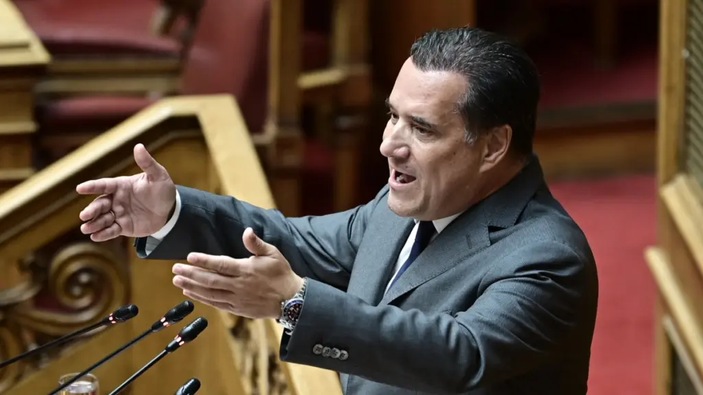 Βουλή: Ένταση μεταξύ Γεωργιάδη και βουλευτών της Νέας Αριστεράς “Δεν σας απήγαγε κανένας” – Μάλαμα: “Να πάρετε τα χάπια σας”