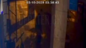 Ομόνοια: Βίντεο από την αιματηρή συμπλοκή, η στιγμή των πυροβολισμών – Τι “βλέπουν” οι Αρχές