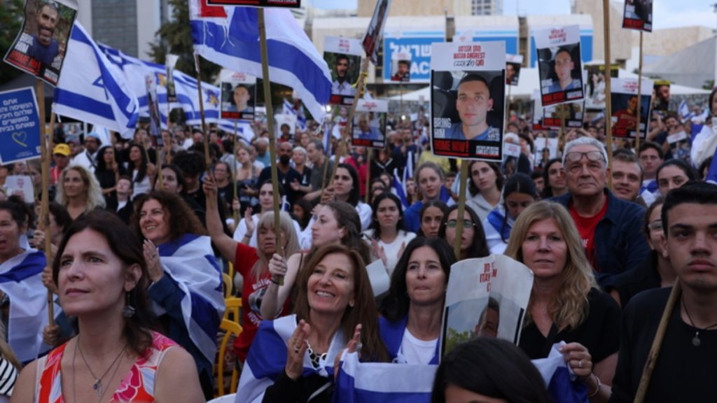 Από λεπτό σε λεπτό η απελευθέρωση των 20 Ισραηλινών ομήρων από τη Χαμάς – Δείτε LIVE εικόνα