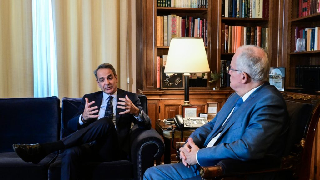 Μητσοτάκης σε Τασούλα για Άγνωστο Στρατιώτη: “Το μνημείο έχει συμβολικό βάρος, να διαφυλάξουμε τον χαρακτήρα του”