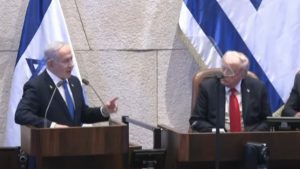 Ο Νετανιάχου αποθέωσε τον Τραμπ στην Κνεσέτ: “Δεν έχω δει Αμερικανό πρόεδρο να κινεί τον κόσμο με τόση αποφασιστικότητα”