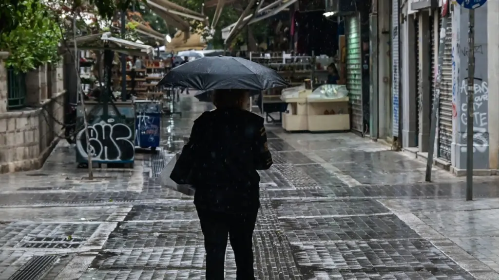 Χριστούγεννα με βροχές, καταιγίδες και πτώση της θερμοκρασίας – Πού θα έχουμε χιόνια