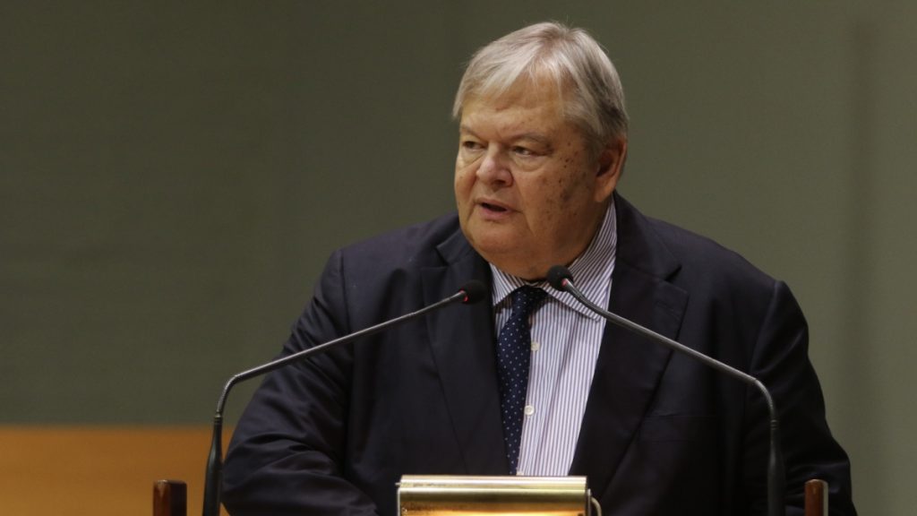 Στα “σκαριά” επιστροφή του Ευάγγελου Βενιζέλου στο ΠΑΣΟΚ; Τα σενάρια επανένταξης στο κόμμα
