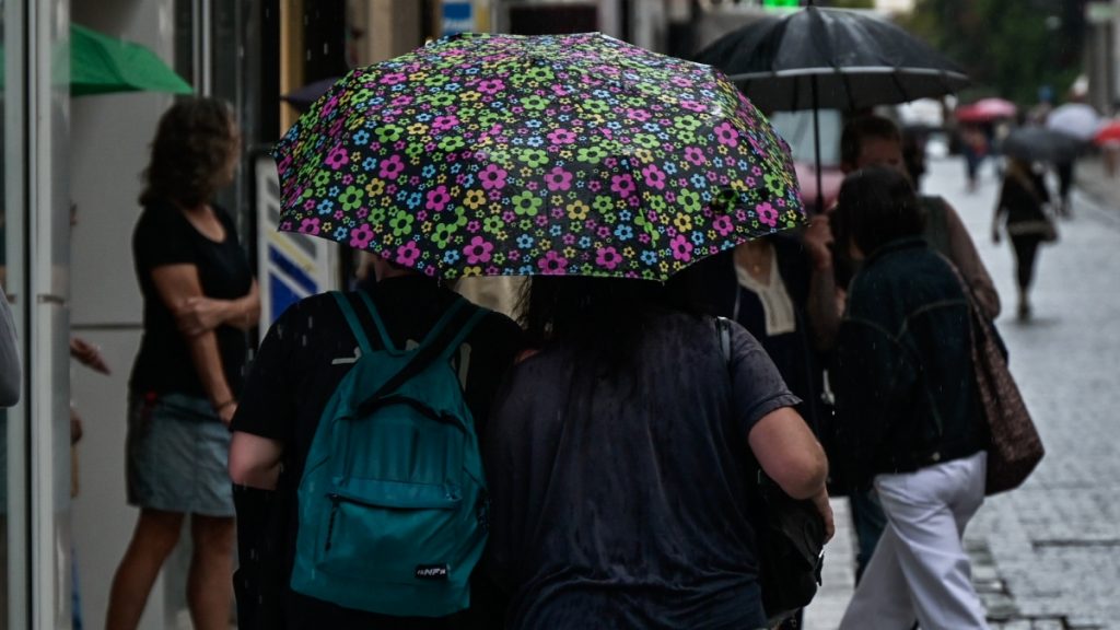 Καιρός σήμερα: Βροχές και καταιγίδες σε αρκετές περιοχές – Πού θα είναι ισχυρά τα φαινόμενα