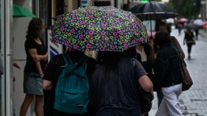 Καιρός σήμερα: Βροχές και καταιγίδες σε αρκετές περιοχές – Πού θα είναι ισχυρά τα φαινόμενα