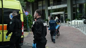 Σοκ στους Αμπελόκηπους: Άνδρας έπεσε από τον 24ο όροφο του Πύργου “Απόλλων” και σκοτώθηκε (Φωτογραφίες)